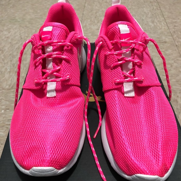 Nike Pink Roshe Running Shoe Size 5Y - Picture 2 of 6
